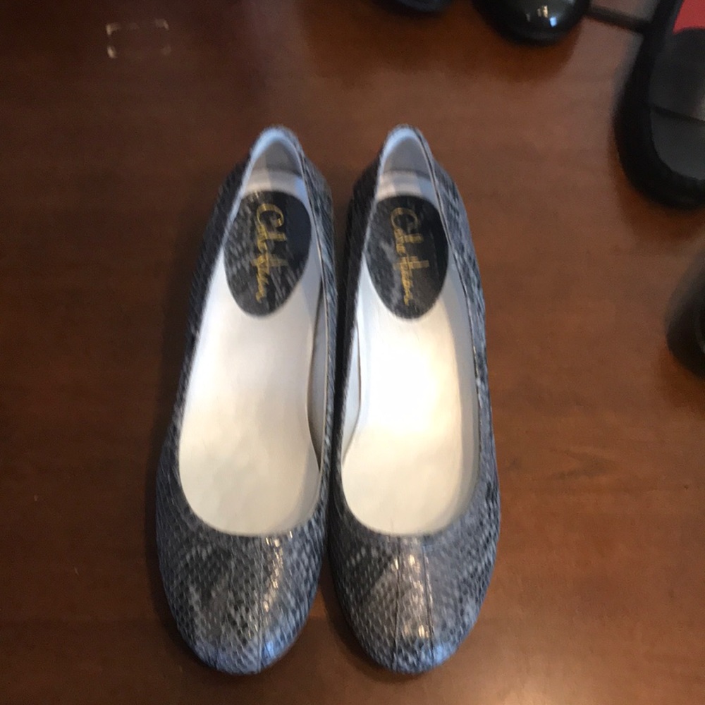 Women’s Cole Haan snake skin print flats size 9